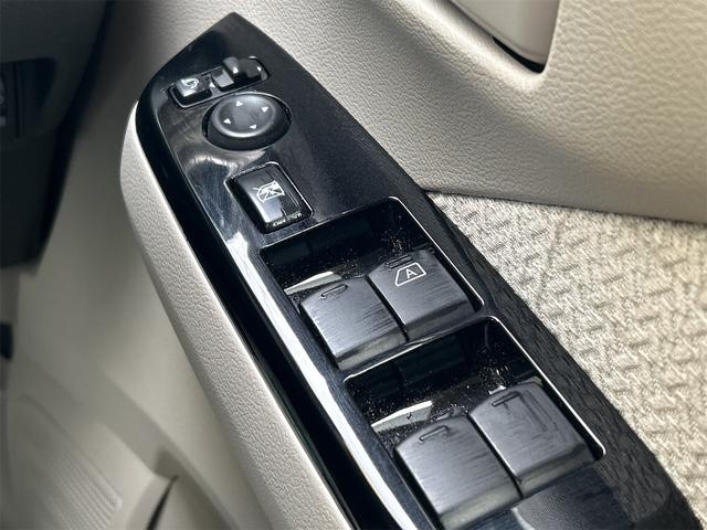 デイズ Ｘ　全周囲カメラ　ナビ　ＴＶ　クリアランスソナー　衝突被害軽減システム　オートライト　スマートキー　アイドリングストップ　電動格納ミラー　ベンチシート　ＣＶＴ　盗難防止システム　ＡＢＳ　ＥＳＣ　ＣＤ（11枚目）