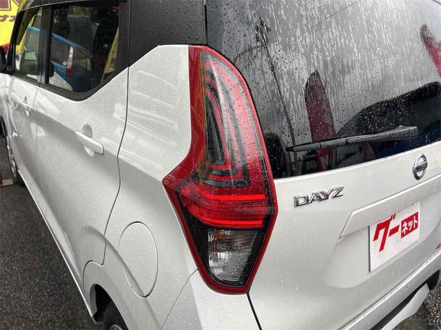 デイズ Ｘ　全周囲カメラ　ナビ　ＴＶ　クリアランスソナー　衝突被害軽減システム　オートライト　スマートキー　アイドリングストップ　電動格納ミラー　ベンチシート　ＣＶＴ　盗難防止システム　ＡＢＳ　ＥＳＣ　ＣＤ（14枚目）