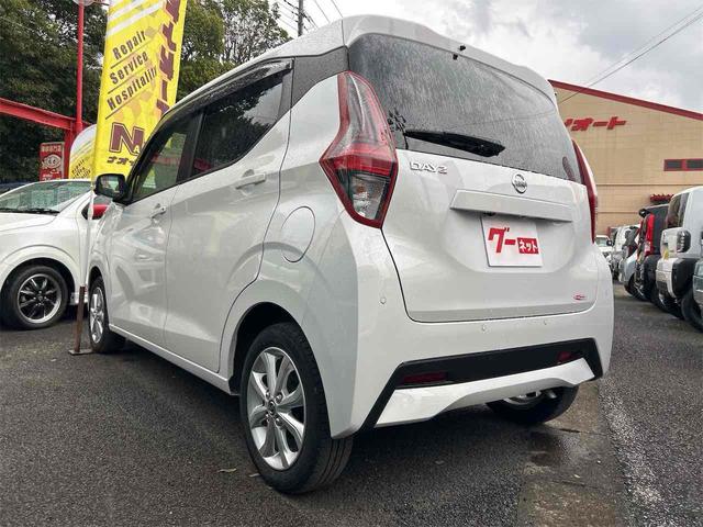 デイズ Ｘ　全周囲カメラ　ナビ　ＴＶ　クリアランスソナー　衝突被害軽減システム　オートライト　スマートキー　アイドリングストップ　電動格納ミラー　ベンチシート　ＣＶＴ　盗難防止システム　ＡＢＳ　ＥＳＣ　ＣＤ（21枚目）