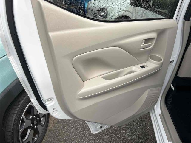 デイズ Ｘ　全周囲カメラ　ナビ　ＴＶ　クリアランスソナー　衝突被害軽減システム　オートライト　スマートキー　アイドリングストップ　電動格納ミラー　ベンチシート　ＣＶＴ　盗難防止システム　ＡＢＳ　ＥＳＣ　ＣＤ（23枚目）