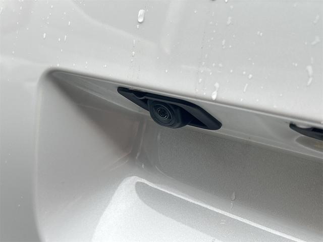 ムーヴキャンバス ストライプスＧ　バックカメラ　両側電動スライドドア　ＴＶ　クリアランスソナー　衝突被害軽減システム　オートライト　ＬＥＤヘッドランプ　スマートキー　アイドリングストップ　電動格納ミラー　シートヒーター　ベンチシート（17枚目）