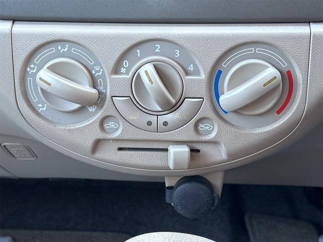 アルト Ｆ　ドライブレコーダー　ＥＴＣ　キーレスエントリー　ＡＴ　盗難防止システム　ＣＤ　衝突安全ボディ　エアコン　パワーステアリング　パワーウィンドウ　運転席エアバッグ　助手席エアバッグ（6枚目）