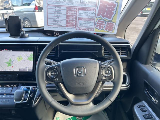 ステップワゴンスパーダ スパーダハイブリッド　Ｇ・ＥＸ　ホンダセンシング　ドライブレコーダー　ＥＴＣ　全周囲カメラ　ナビ　ＴＶ　オートクルーズコントロール　レーンアシスト　衝突被害軽減システム　両側電動スライドドア　オートライト　ＬＥＤヘッドランプ　電動リアゲート（3枚目）