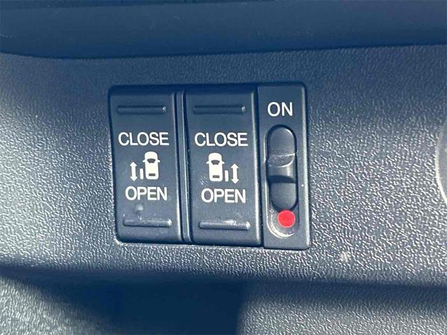 ステップワゴンスパーダ スパーダハイブリッド　Ｇ・ＥＸ　ホンダセンシング　ドライブレコーダー　ＥＴＣ　全周囲カメラ　ナビ　ＴＶ　オートクルーズコントロール　レーンアシスト　衝突被害軽減システム　両側電動スライドドア　オートライト　ＬＥＤヘッドランプ　電動リアゲート（9枚目）