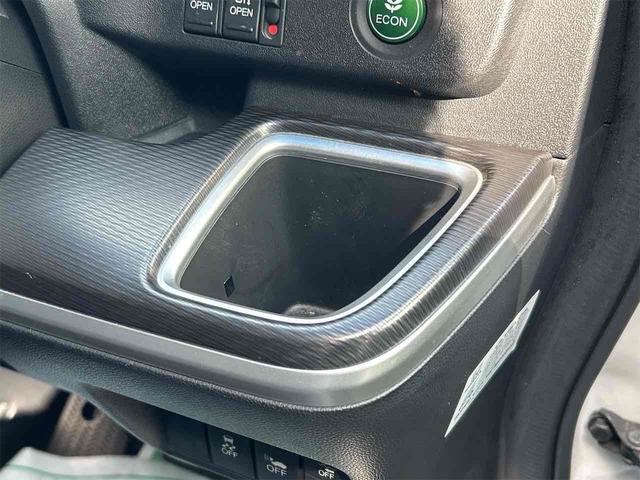 ステップワゴンスパーダ スパーダハイブリッド　Ｇ・ＥＸ　ホンダセンシング　ドライブレコーダー　ＥＴＣ　全周囲カメラ　ナビ　ＴＶ　オートクルーズコントロール　レーンアシスト　衝突被害軽減システム　両側電動スライドドア　オートライト　ＬＥＤヘッドランプ　電動リアゲート（42枚目）