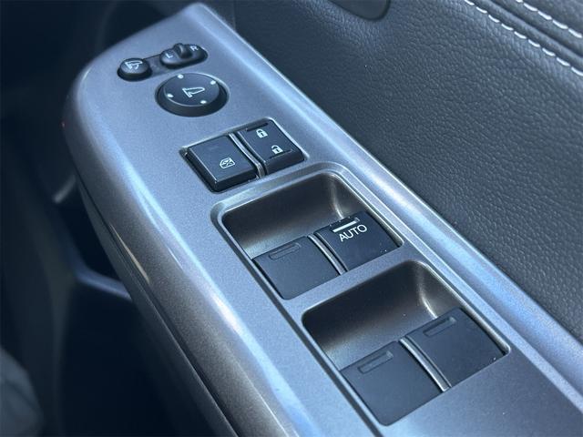 ステップワゴンスパーダ スパーダハイブリッド　Ｇ・ＥＸ　ホンダセンシング　ドライブレコーダー　ＥＴＣ　全周囲カメラ　ナビ　ＴＶ　オートクルーズコントロール　レーンアシスト　衝突被害軽減システム　両側電動スライドドア　オートライト　ＬＥＤヘッドランプ　電動リアゲート（64枚目）