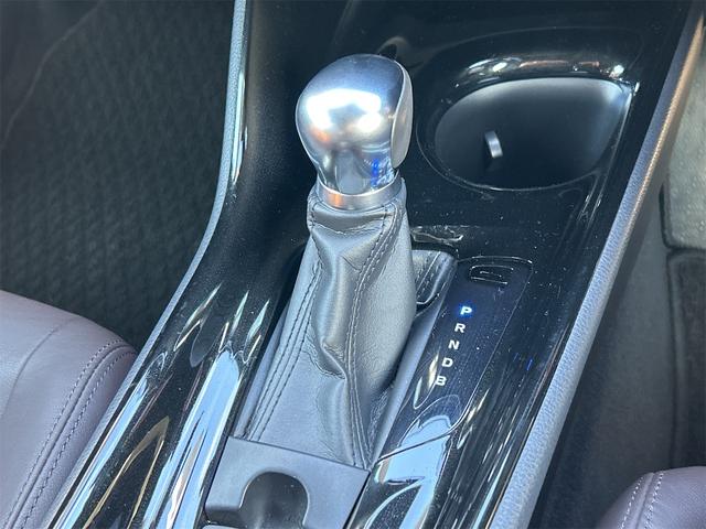 発進時や後退時に必ず操作するレバーです。操作のしやすさが肝になってきます。ぜひ一度体感してください。