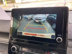 ギヤをリバースに入れると車両後方の映像を映し出し、バック時の後方視界をサポートするリヤビューカメラ！ 5