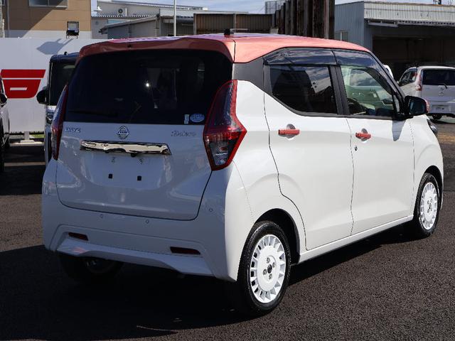 デイズ ボレロ X フル装備 純正ナビゲーション CDプレイヤー Bluetooth 全方位モニター ETC1.0車載器 ドラレコ前 ハーフレザーシート 純正フロアマット サイドバイザー キーフリーシステム オートライト(8枚目)