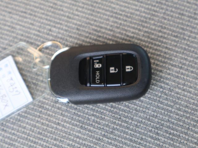 N-BOX ベースグレード フル装備 電動格納ミラー 電動パーキング キーフリーシステム 運転席・助手席にシートヒーター クルーズコントロール UVカットガラス LEDヘッドライト 左側パワースライドドア付(17枚目)