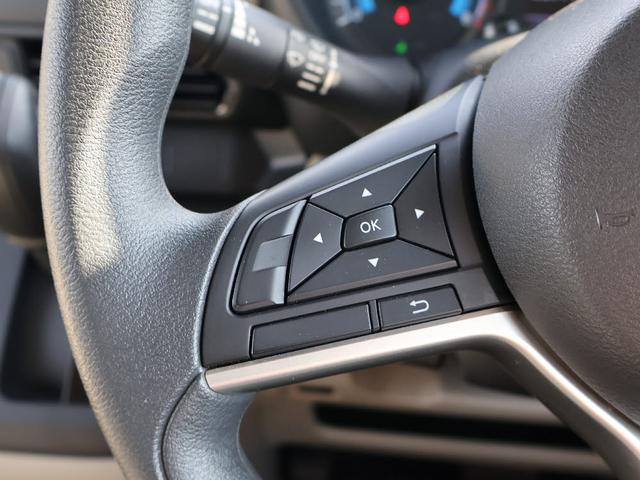 ステアリングスイッチがついています。