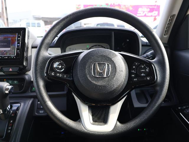 ステアリングスイッチがついています。