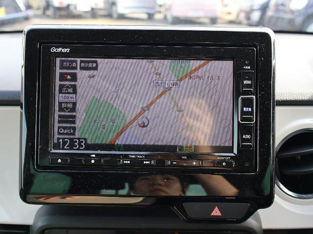 純正のナビゲーションがついています。