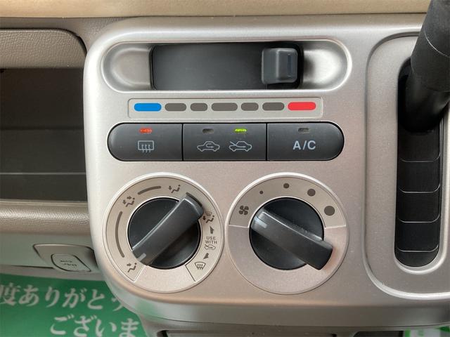 Ｓ　ナビ　ＴＶ　キーレスエントリー　電動格納ミラー　ベンチシート　ＡＴ　盗難防止システム　ＡＢＳ　ＣＤ　Ｂｌｕｅｔｏｏｔｈ　アルミホイール　衝突安全ボディ　エアコン　パワーステアリング　パワーウィンドウ(7枚目)