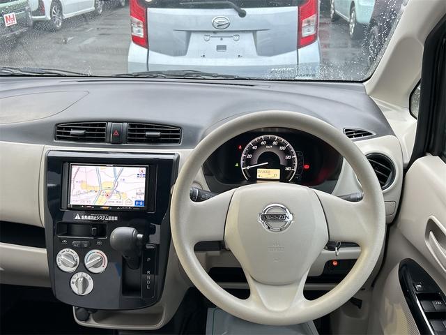 デイズ Ｊ　バックカメラ　ナビ　衝突被害軽減システム　キーレスエントリー　ベンチシート　ＣＶＴ　ＡＢＳ　ＥＳＣ　ＣＤ　衝突安全ボディ　エアコン　パワーステアリング　パワーウィンドウ　運転席エアバッグ（3枚目）