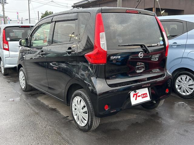 デイズ Ｊ　バックカメラ　ナビ　衝突被害軽減システム　キーレスエントリー　ベンチシート　ＣＶＴ　ＡＢＳ　ＥＳＣ　ＣＤ　衝突安全ボディ　エアコン　パワーステアリング　パワーウィンドウ　運転席エアバッグ（17枚目）