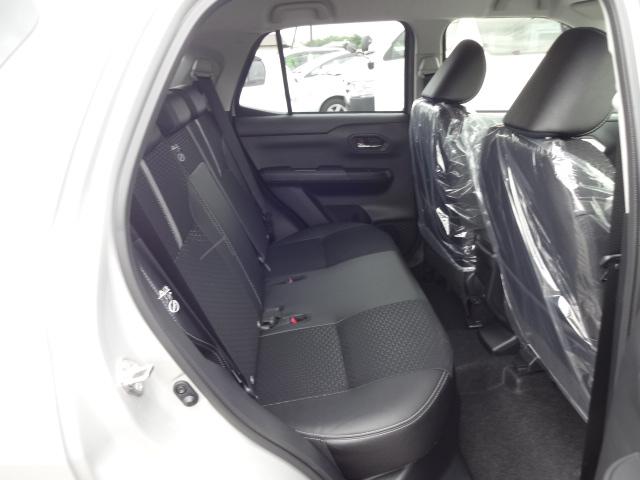 ロッキー プレミアムＧ　ＨＥＶ　レーダーブレーキ　キーフリー　エンジンプッシュスタート　ナビゲーション　バックカメラ　オートエアコン　シートヒーター　電動パーキング　プライバシーガラス（5枚目）