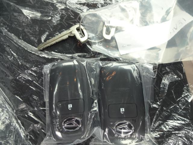 ロッキー プレミアムＧ　ＨＥＶ　レーダーブレーキ　キーフリー　エンジンプッシュスタート　ナビゲーション　バックカメラ　オートエアコン　シートヒーター　電動パーキング　プライバシーガラス（16枚目）