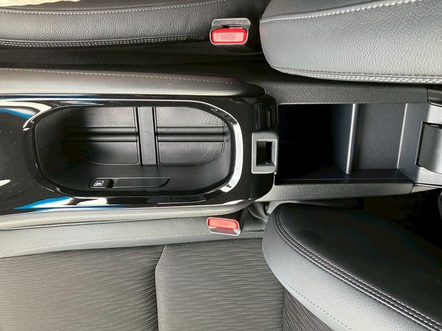 ヴェゼル ハイブリッドＺ・ホンダセンシング　ナビゲーション　ＥＴＣ車載器　キーフリー　エンジンプッシュスタート　バックカメラ　オートエアコン　電動格納ミラー　ステアリングリモコン　パワーステアリング　パワーウインドウ　プライバシーガラス（23枚目）