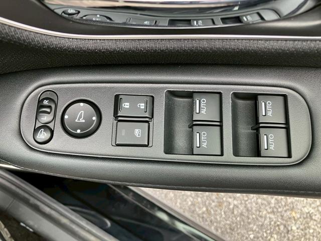 ヴェゼル ハイブリッドＺ・ホンダセンシング　ナビゲーション　ＥＴＣ車載器　キーフリー　エンジンプッシュスタート　バックカメラ　オートエアコン　電動格納ミラー　ステアリングリモコン　パワーステアリング　パワーウインドウ　プライバシーガラス（24枚目）