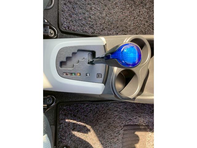 アクア Ｓ　キーフリー　エンジンプッシュスター　ナビゲーション　バックカメラ　アイドリングストップ　ＥＴＣ車載器　ステアリングリモコン　フォグランプ　純正アルミホイール（6枚目）