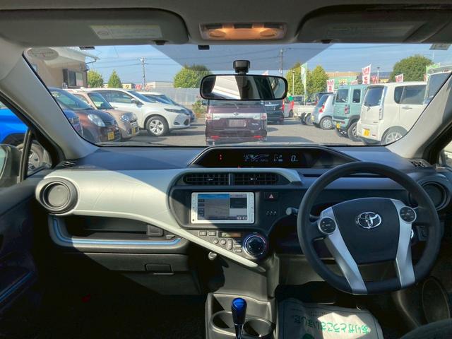 アクア Ｓ　キーフリー　エンジンプッシュスター　ナビゲーション　バックカメラ　アイドリングストップ　ＥＴＣ車載器　ステアリングリモコン　フォグランプ　純正アルミホイール（11枚目）