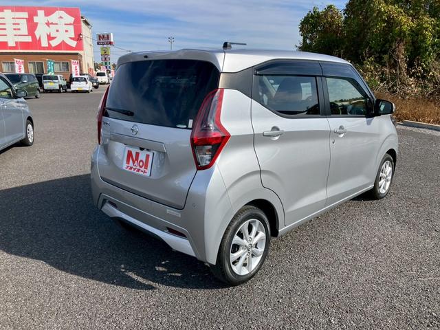 デイズ Ｘ　ナビゲーション　バックカメラ　レーダーブレーキ　キーフリー　エンジンプッシュスタート　アイドリングストップ　オートエアコン　ＥＴＣ車載器　プライバシーガラス（20枚目）