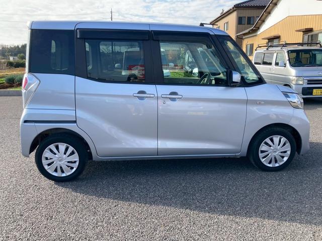 デイズルークス Ｓ　ナビゲーション　ＥＴＣ車載器　レーダーブレーキ　キーレス　エアコン　電動格納ミラー　パワーステアリング　パワーウインドウ　プライバシーガラス　サイドバイザー　フロアマット（4枚目）