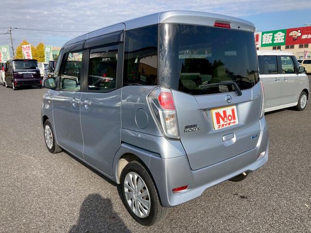 デイズルークス Ｓ　ナビゲーション　ＥＴＣ車載器　レーダーブレーキ　キーレス　エアコン　電動格納ミラー　パワーステアリング　パワーウインドウ　プライバシーガラス　サイドバイザー　フロアマット（9枚目）