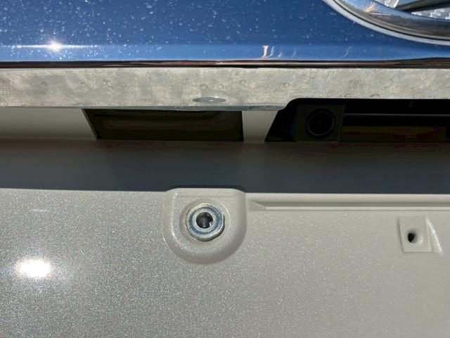 デリカＤ：２ Ｓ　両側自動スライドドア　キーフリー　エンジンプッシュスタート　ナビゲーション　純正アルミホイール　オートエアコン　電動格納ミラー　サイドバイザー　フロアマット（7枚目）