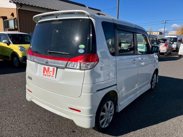 デリカＤ：２ Ｓ　両側自動スライドドア　キーフリー　エンジンプッシュスタート　ナビゲーション　純正アルミホイール　オートエアコン　電動格納ミラー　サイドバイザー　フロアマット（11枚目）