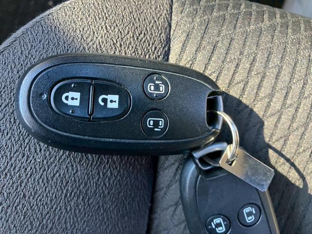 デリカＤ：２ Ｓ　両側自動スライドドア　キーフリー　エンジンプッシュスタート　ナビゲーション　純正アルミホイール　オートエアコン　電動格納ミラー　サイドバイザー　フロアマット（21枚目）