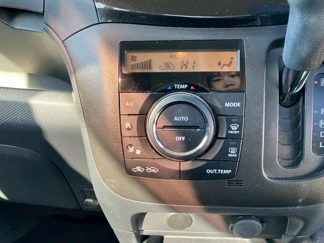 デリカＤ：２ Ｓ　両側自動スライドドア　キーフリー　エンジンプッシュスタート　ナビゲーション　純正アルミホイール　オートエアコン　電動格納ミラー　サイドバイザー　フロアマット（24枚目）