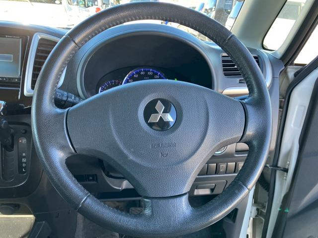 デリカＤ：２ Ｓ　両側自動スライドドア　キーフリー　エンジンプッシュスタート　ナビゲーション　純正アルミホイール　オートエアコン　電動格納ミラー　サイドバイザー　フロアマット（25枚目）