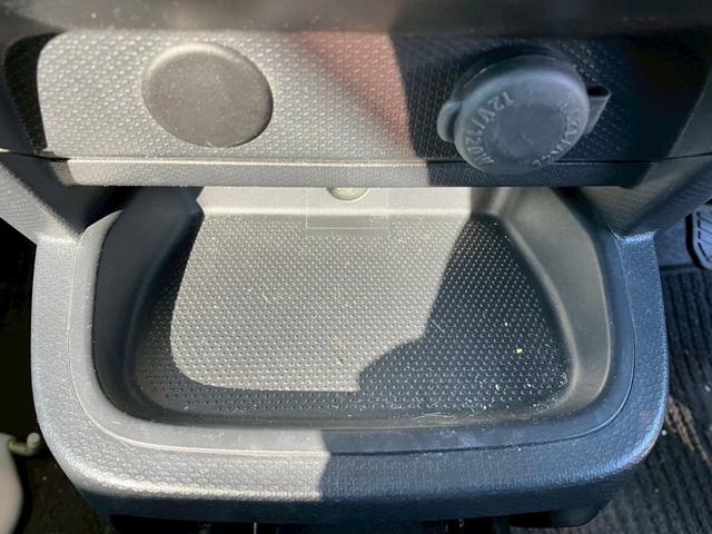 デリカＤ：２ Ｓ　両側自動スライドドア　キーフリー　エンジンプッシュスタート　ナビゲーション　純正アルミホイール　オートエアコン　電動格納ミラー　サイドバイザー　フロアマット（27枚目）