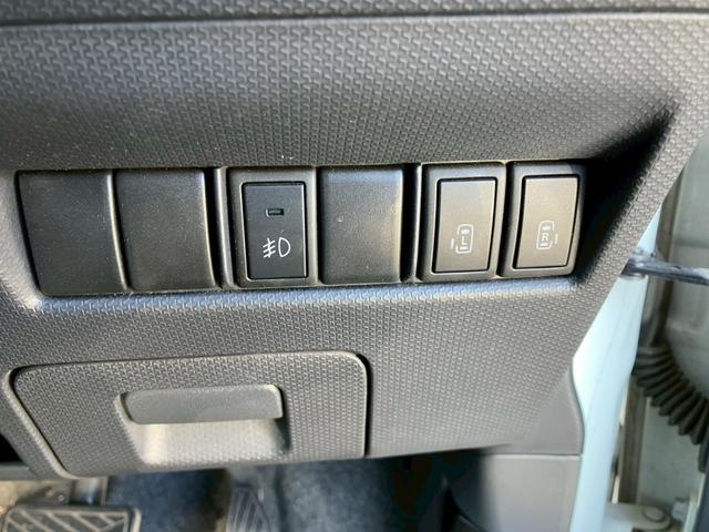 デリカＤ：２ Ｓ　両側自動スライドドア　キーフリー　エンジンプッシュスタート　ナビゲーション　純正アルミホイール　オートエアコン　電動格納ミラー　サイドバイザー　フロアマット（28枚目）