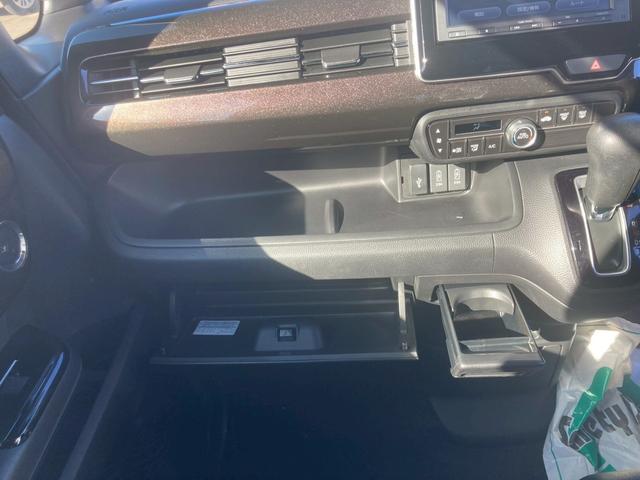 N-BOXカスタム G・Lターボホンダセンシング 両側自動スライドドア キーフリー エンジンプッシュスタート ナビゲーション バックカメラ レーダーブレーキ ETC車載器 ステアリングリモコン(11枚目)