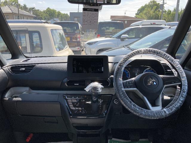 デリカミニ Ｇ　左側自動スライド　キーフリー　エンジンプッシュスタート　バックカメラ　レーダーブレーキ　ステアリングリモコン　電動格納ミラー　プライバシーガラス（10枚目）