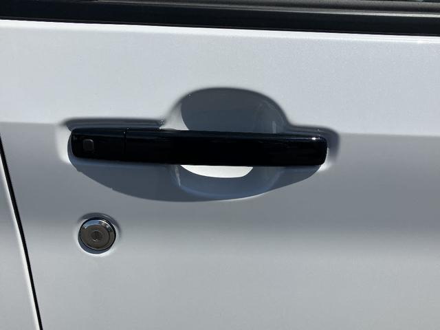 デリカミニ Ｇ　プレミアム　両側自動スライドドア　キーフリー　エンジンプッシュスタート　アイドリングストップ　オートエアコン　シートヒーター　電動格納ミラー　プライバシーガラス（8枚目）