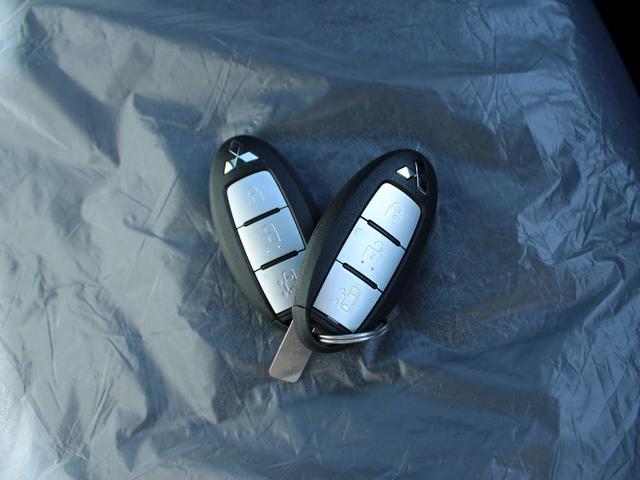 デリカミニ Ｇ　左側自動スライドドア　キーフリー　エンジンプッシュスタート　アイドリングストップ　オートエアコン　シートヒーター　電動格納ミラー　プライバシーガラス（6枚目）