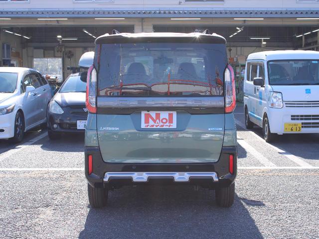 デリカミニ Ｇ　左側自動スライドドア　キーフリー　エンジンプッシュスタート　アイドリングストップ　オートエアコン　シートヒーター　電動格納ミラー　プライバシーガラス（11枚目）