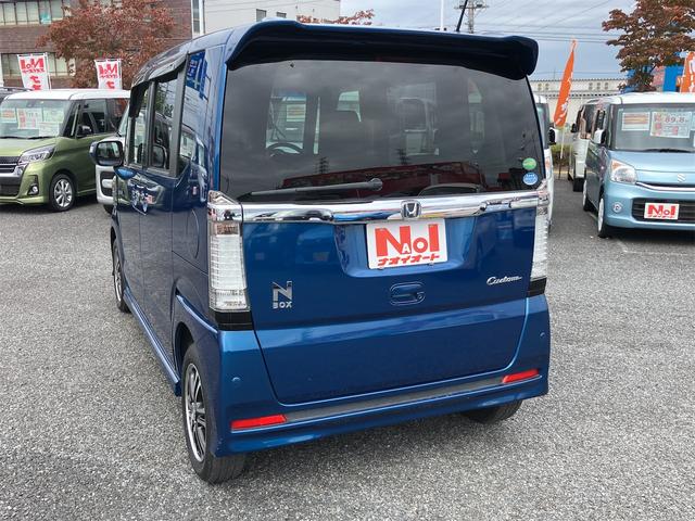 Ｎ－ＢＯＸカスタム Ｇ　ＳＳパッケージ　Ｗエアバック　純正ディスプレイオーディオ　ステアリングスイッチ　プライバシーガラス　純正フロアマット　サイドバイザー　純正エアロ　フォグランプ　両側パワースライド　電動格納ミラー　シートリフター（6枚目）