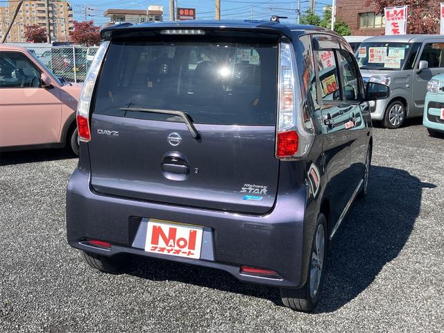 デイズ ハイウェイスター　Ｇ　パワーステアリング　パワーウィンドウ　Ｗエアバック　電動格納ミラー　オートワイパー　プライバシーガラス　サイドバイザー　純正フロアマット　ＥＴＣ車載器１．０　社外ナビ　フルセグＴＶ　全方位モニター（4枚目）