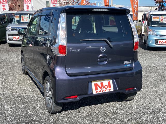 デイズ ハイウェイスター　Ｇ　パワーステアリング　パワーウィンドウ　Ｗエアバック　電動格納ミラー　オートワイパー　プライバシーガラス　サイドバイザー　純正フロアマット　ＥＴＣ車載器１．０　社外ナビ　フルセグＴＶ　全方位モニター（6枚目）