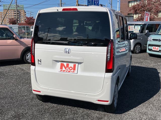 N-BOX ベースグレード Wエアバック ABS レーダーブレーキ アイドリングSTOP エアコン プライバシーガラス パワーウィンドウ パワーステアリング 電動パーキング 電動格納ミラー キーフリーシステム シートヒーター(4枚目)