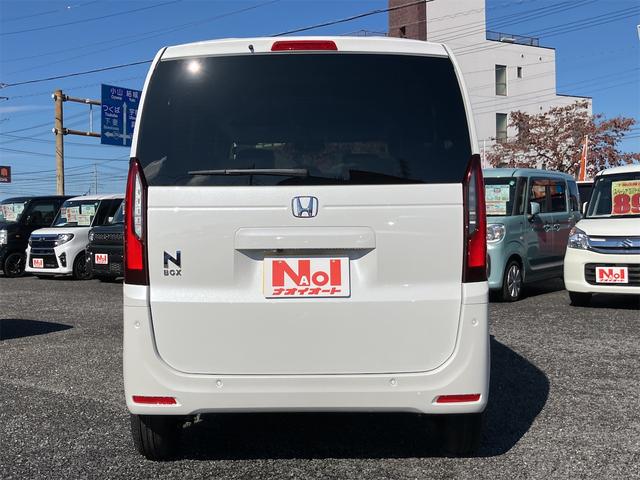 N-BOX ベースグレード Wエアバック ABS レーダーブレーキ アイドリングSTOP エアコン プライバシーガラス パワーウィンドウ パワーステアリング 電動パーキング 電動格納ミラー キーフリーシステム シートヒーター(5枚目)