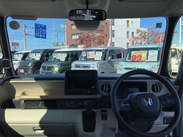 N-BOX ベースグレード Wエアバック ABS レーダーブレーキ アイドリングSTOP エアコン プライバシーガラス パワーウィンドウ パワーステアリング 電動パーキング 電動格納ミラー キーフリーシステム シートヒーター(9枚目)