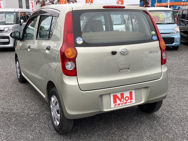 ミラ Ｘスペシャル　Ｗエアバック　純正ナビ　フルセグＴＶ　バックカメラ　純正フロアマット　サイドバイザー　エアコン　パワーステアリング　パワーウィンドウ（6枚目）