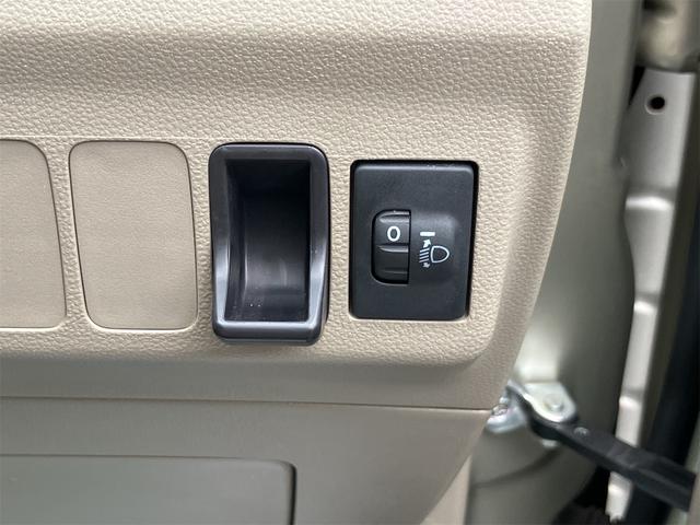 ミラ Ｘスペシャル　Ｗエアバック　純正ナビ　フルセグＴＶ　バックカメラ　純正フロアマット　サイドバイザー　エアコン　パワーステアリング　パワーウィンドウ（17枚目）