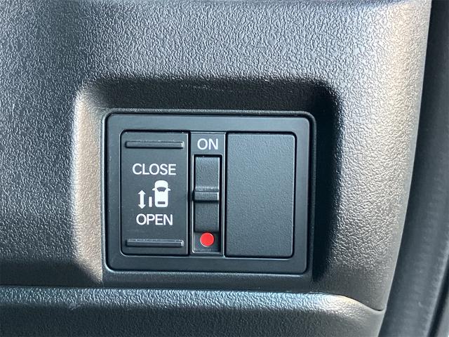 N-BOXカスタム ベースグレード ETC車載器1.0 電動格納ミラー シートヒーター 左側パワースライドドア バックカメラ Bluetooth 純正アルミ パワーウィンドウ パワーステアリング オートライト 純正アルミ ABS(21枚目)